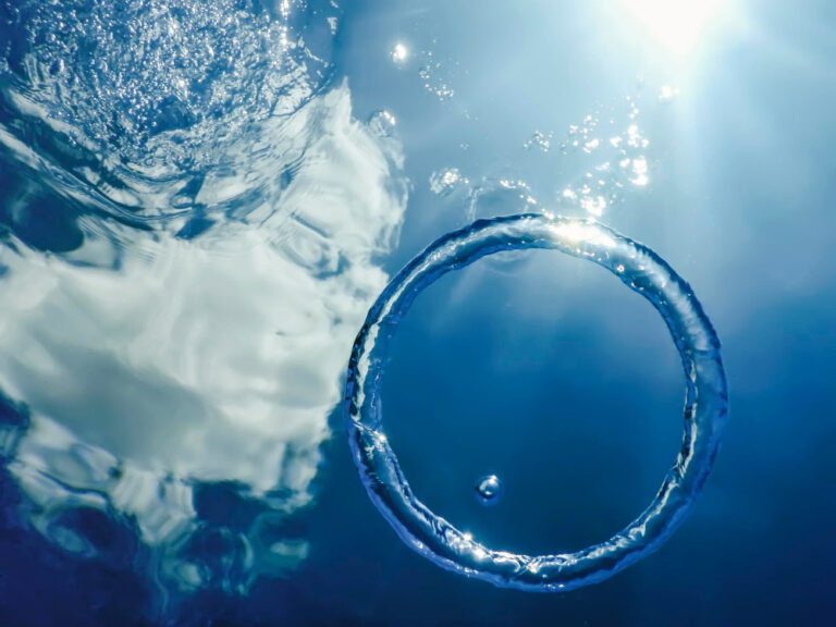 Underwater circular air bubble symbolizing industrial water reuse, water recycling, and circular water economy systems